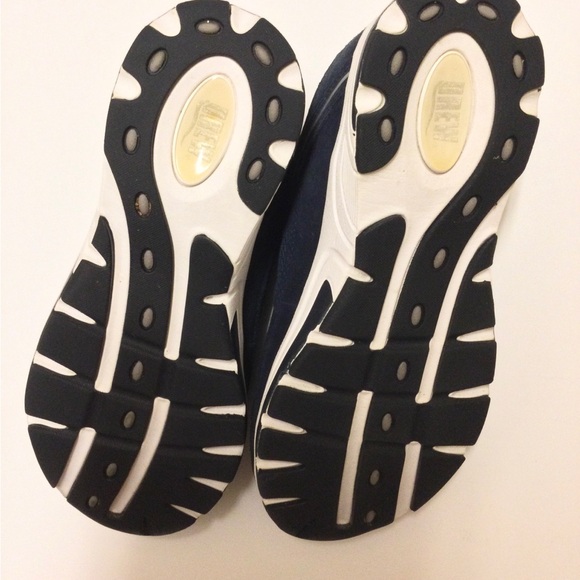 New Drew Aaron Athletic Shoes.    Mens Size 8 6E. Women’s Size 10 - Picture 6 of 6